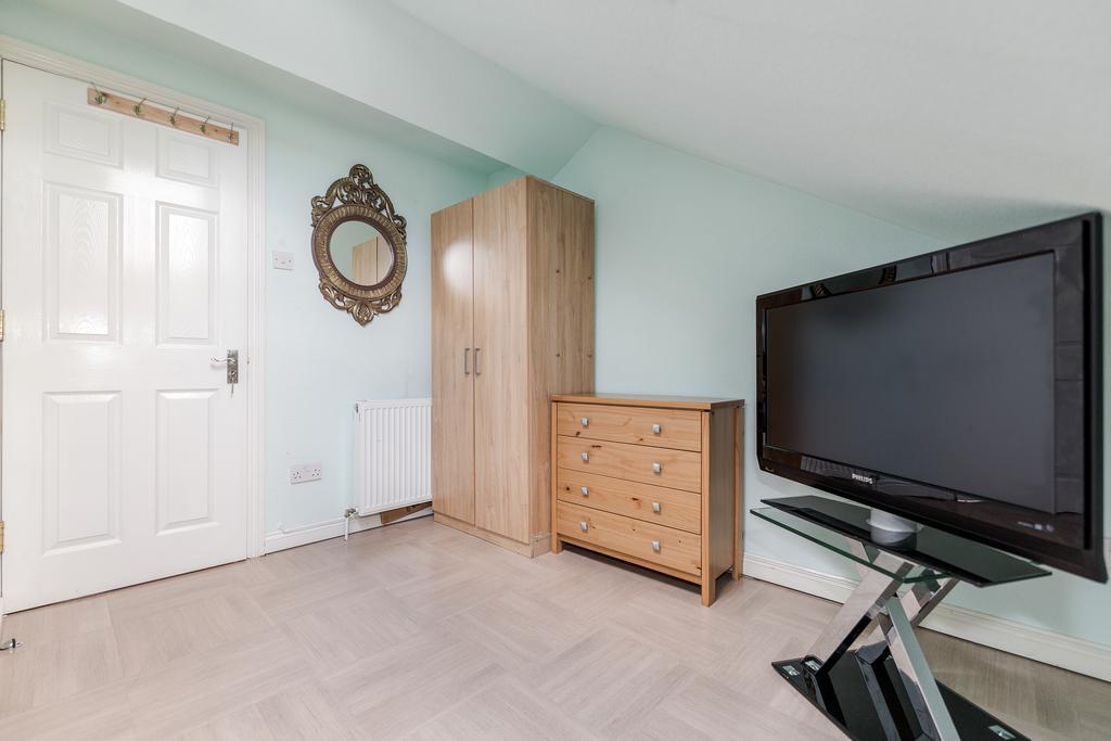 Watford General Suites Екстериор снимка