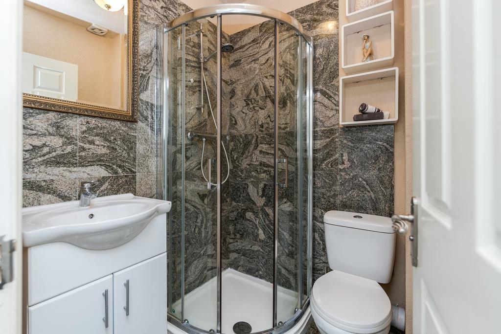 Watford General Suites Екстериор снимка