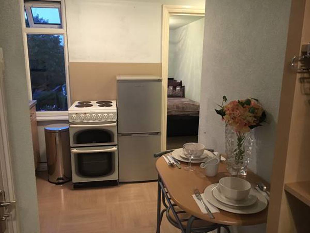 Watford General Suites Екстериор снимка