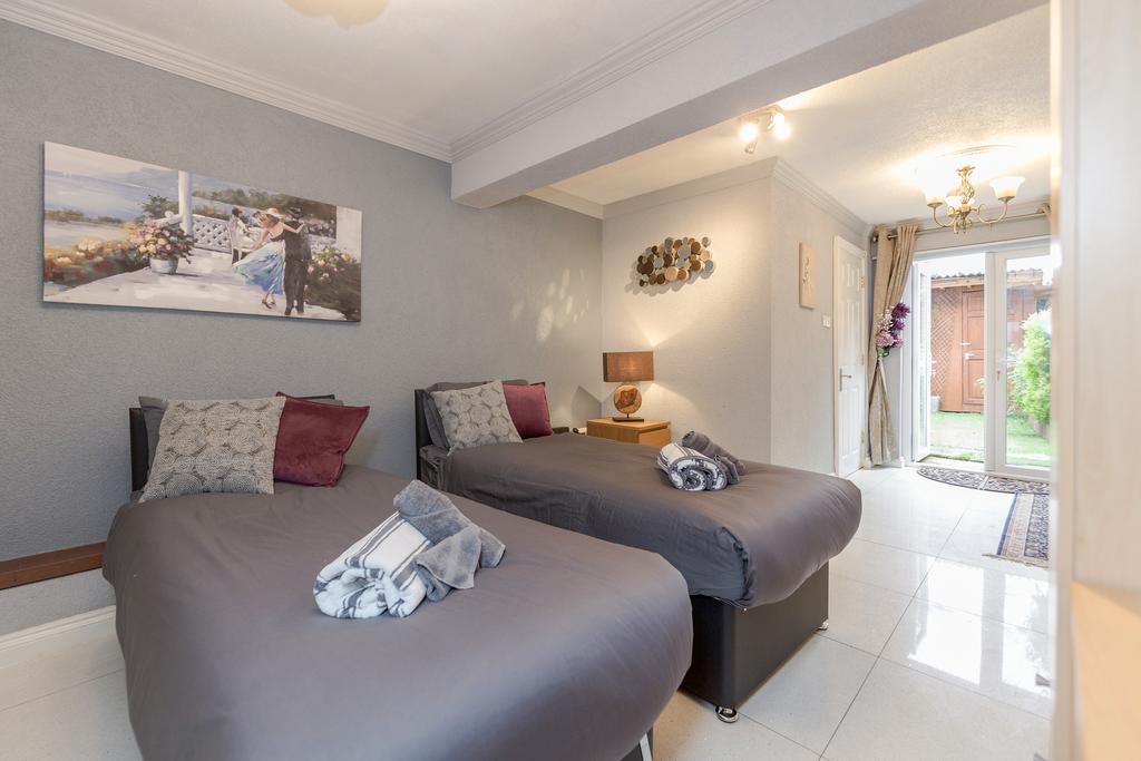Watford General Suites Екстериор снимка